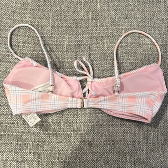 Hollister swim top in pink. - Picture 2 of 3